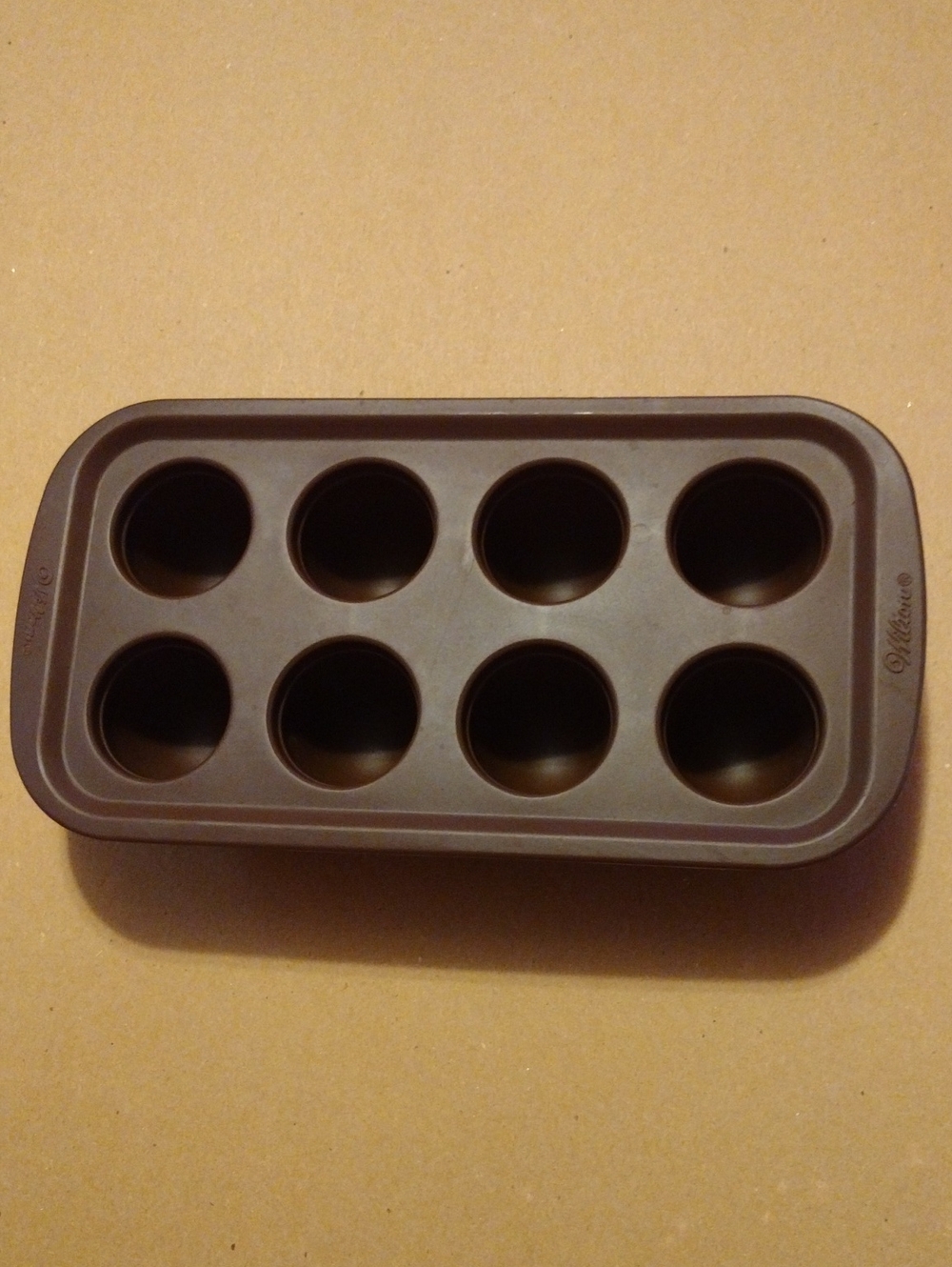 Wilton Brown Silicone 8-Cavity Muffin/Cupcake Tray